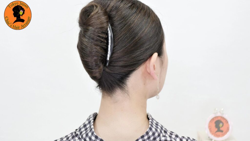 夜会巻き作り方 コームでとまる ロング毛量の多い方向け キレイに作るポイント Chie S Hair Arrange